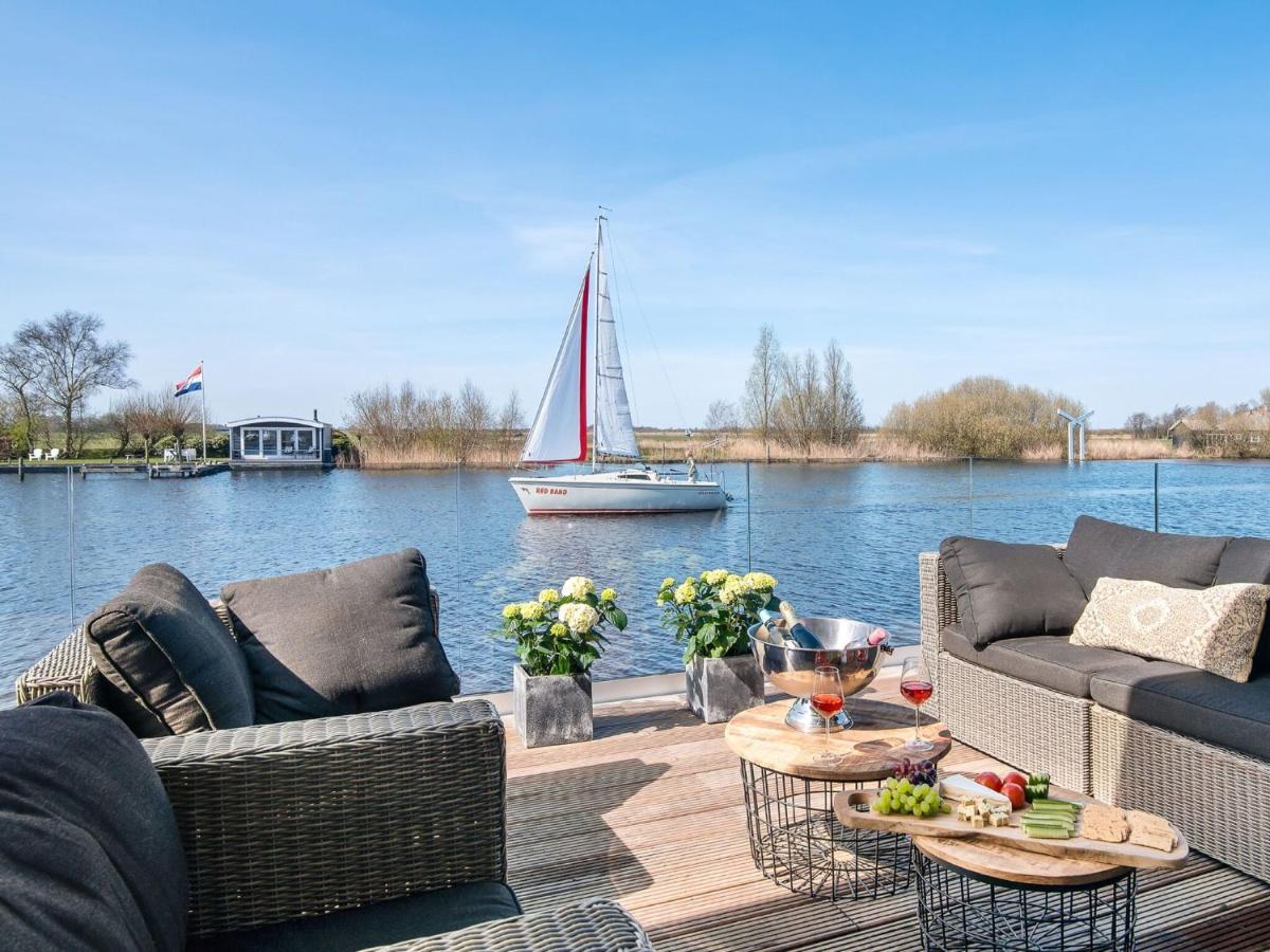 Very Spacious 8-Person Holiday Home In Friesland With Three Bedrooms De Veenhoop 外观 照片