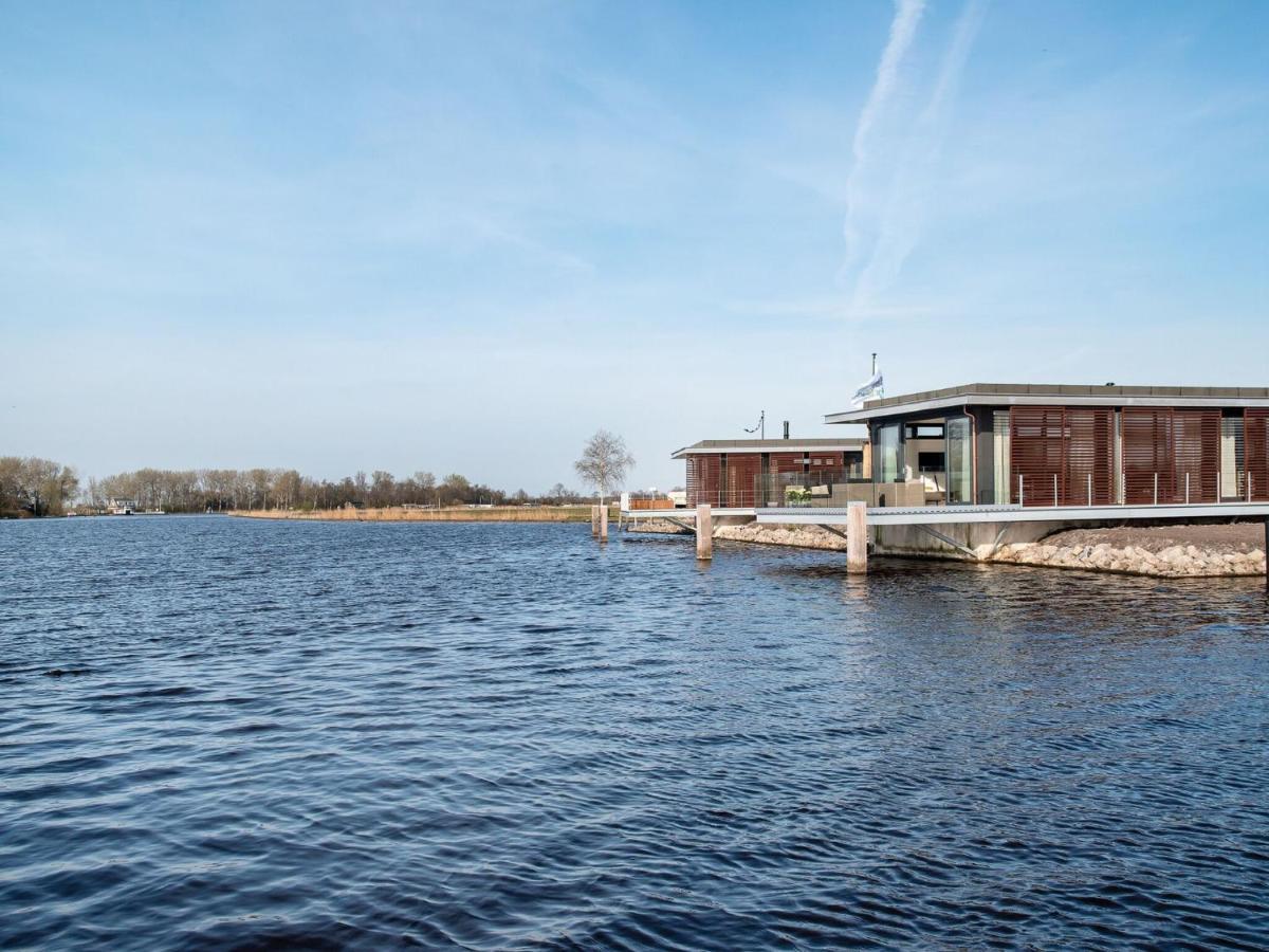 Very Spacious 8-Person Holiday Home In Friesland With Three Bedrooms De Veenhoop 外观 照片